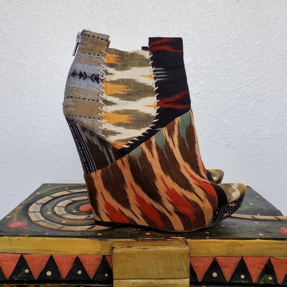Nine West ikat wedges